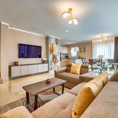 Hébergement de vacances With Private Pool, Garden And Seaview For Max 11 Pers Near Labin 5207-1 Ubasico