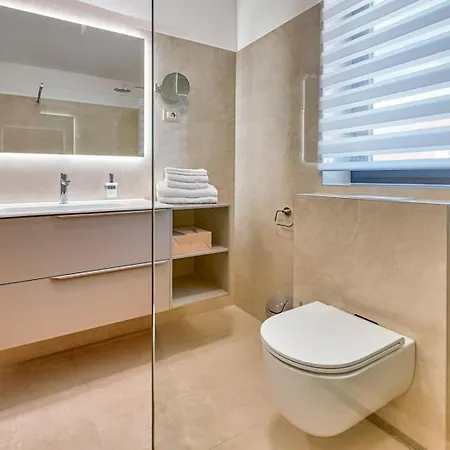 With Private Pool, Garden And Seaview For Max 11 Pers Near Labin 5207-1 *