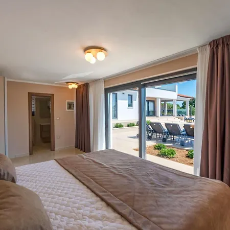 With Private Pool, Garden And Seaview For Max 11 Pers Near Labin 5207-1 *