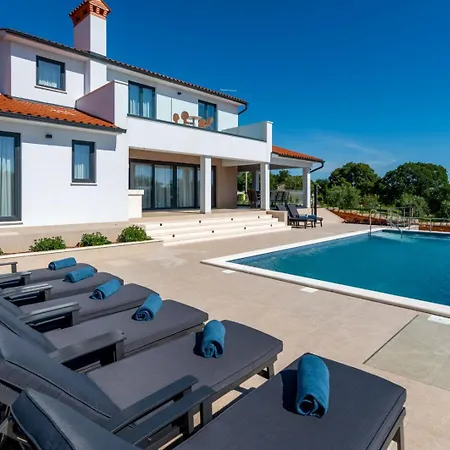Сasa de vacaciones With Private Pool, Garden And Seaview For Max 11 Pers Near Labin 5207-1