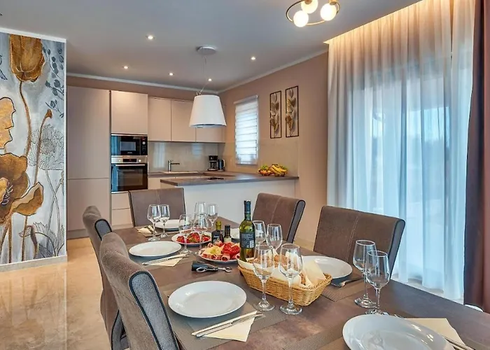 With Private Pool, Garden And Seaview For Max 11 Pers Near Labin 5207-1 Сasa de vacaciones *