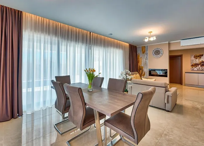 Сasa de vacaciones With Private Pool, Garden And Seaview For Max 11 Pers Near Labin 5207-1 Ubasico