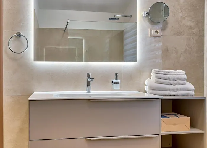 With Private Pool, Garden And Seaview For Max 11 Pers Near Labin 5207-1 Сasa de vacaciones *