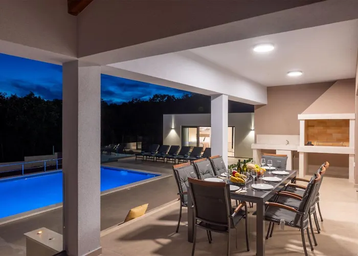 With Private Pool, Garden And Seaview For Max 11 Pers Near Labin 5207-1 Сasa de vacaciones