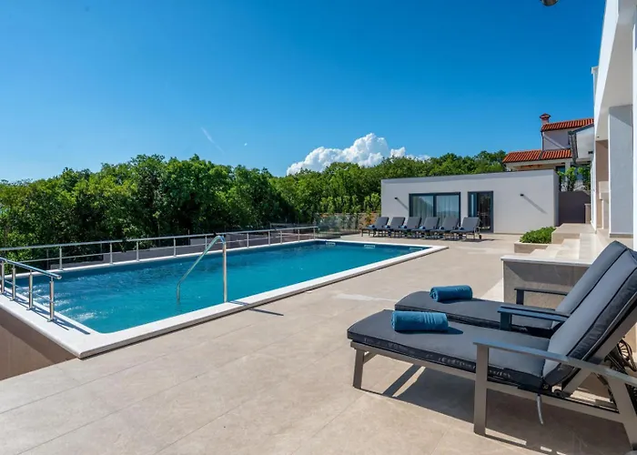 With Private Pool, Garden And Seaview For Max 11 Pers Near Labin 5207-1 * Ubasico